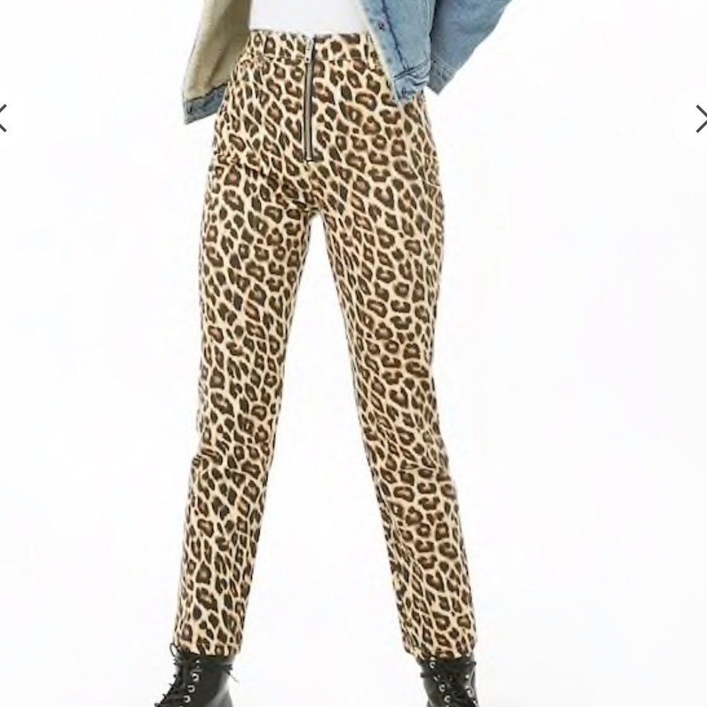 Forever 21 : Cheetah Print Ankle Jeans